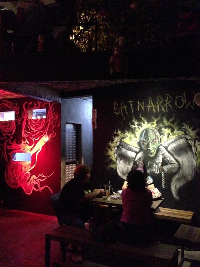 Bat & Arrow 2* Padang (Sumatra)