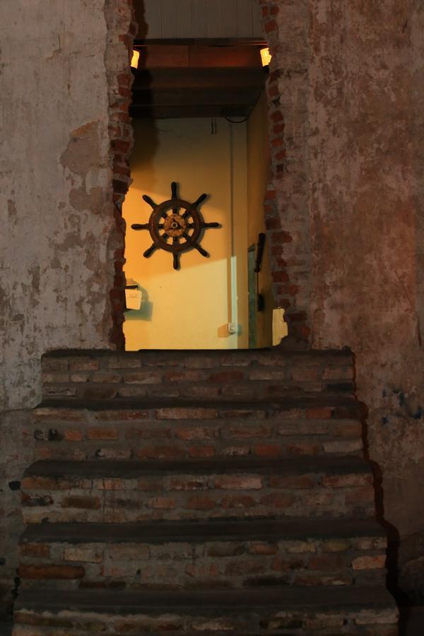 Bat & Arrow 2* Padang (Sumatra)