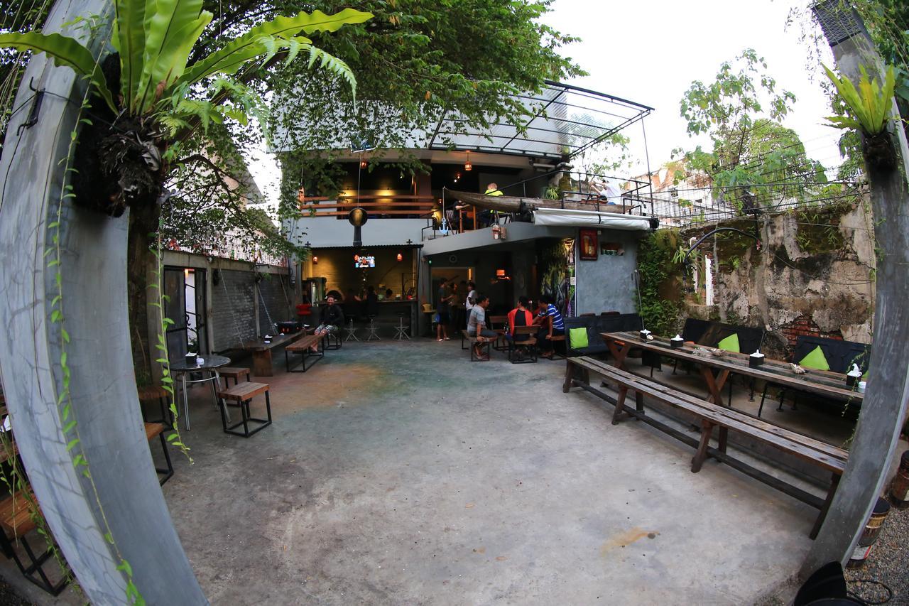 Bat & Arrow 2* Padang (Sumatra)
