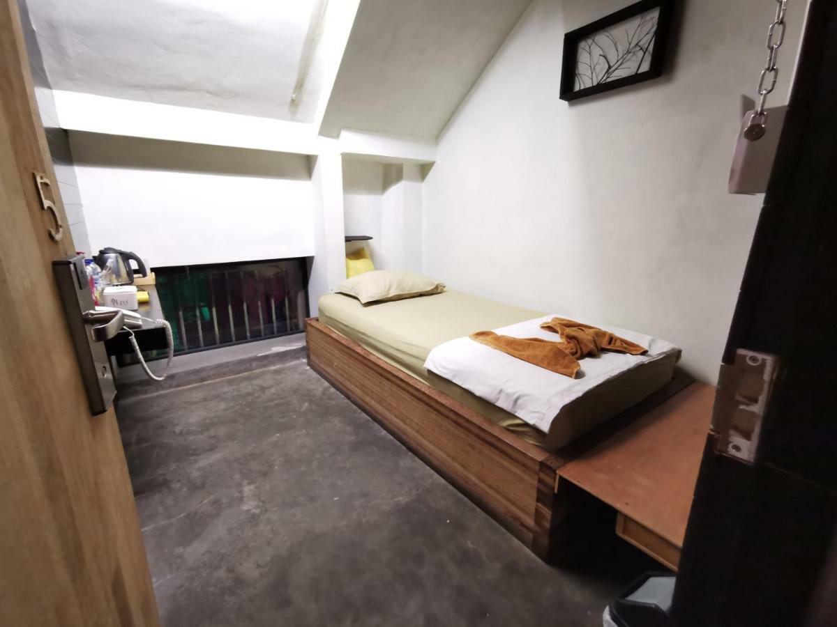 Bat & Arrow Hotel